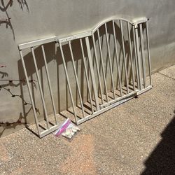 Child or Pet Gate Adjustable 3-4ft