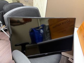 Vizio Flat Screen TV with wall mount $40