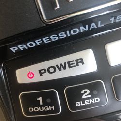 NINJA 1500 blender, and 2 16oz to-go cups. NEVER used. GREAT condition! 