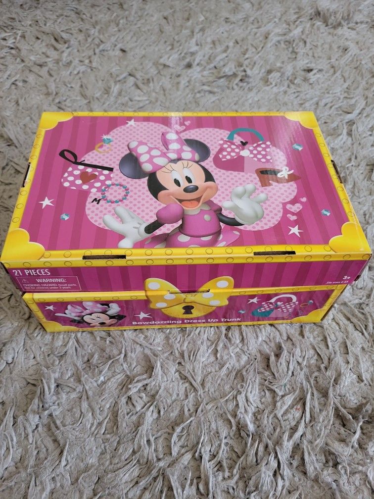 Minnie Mouse Dreas Up Trunk