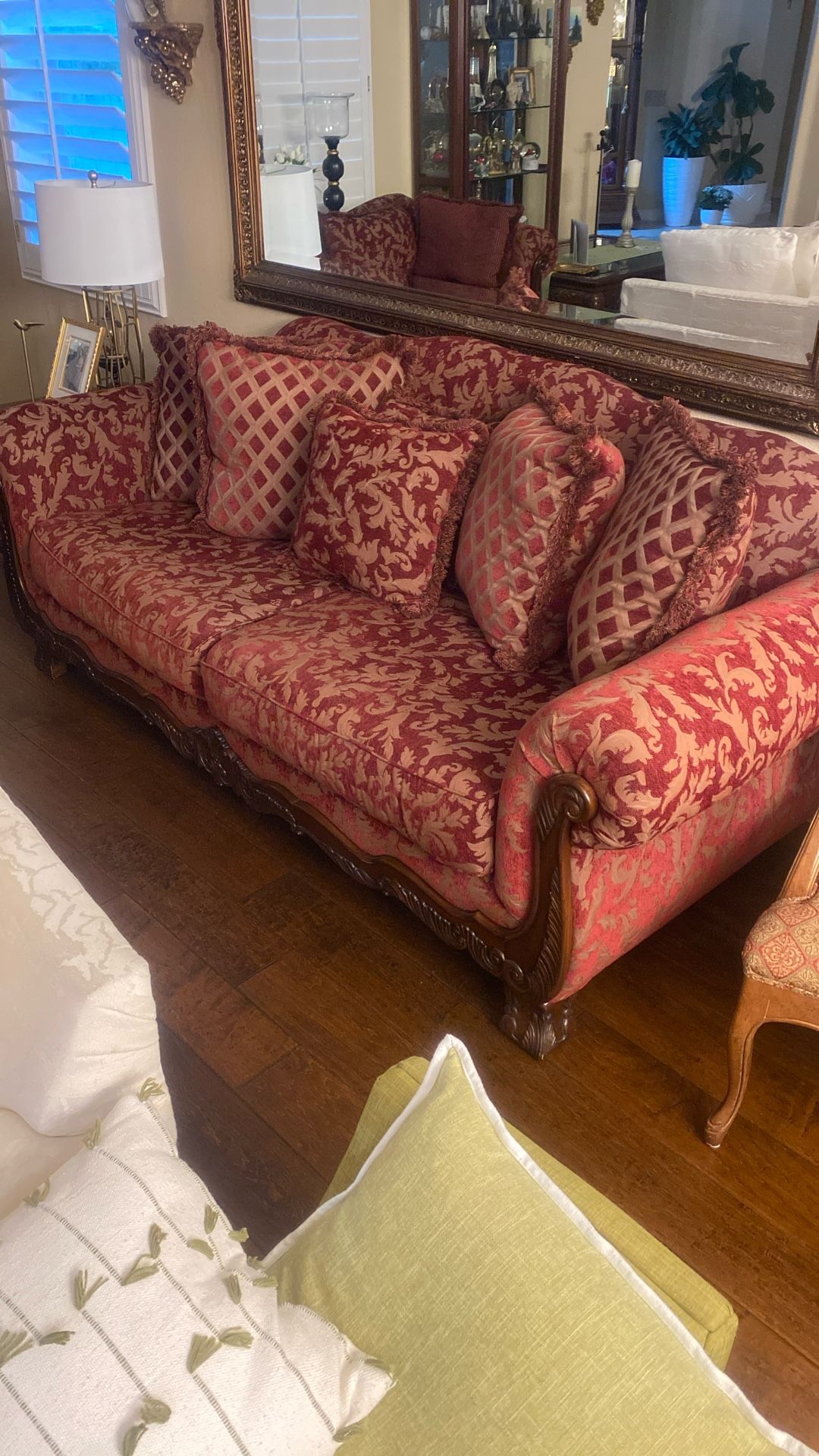 Sofa & Chase