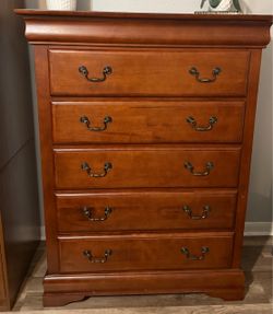 Solid wood 5 drawer dresser