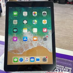 Great Condition Apple Ipad Air Unlocked, 9.7 inch Screen, Comes With Charging Cable 