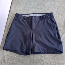 Under Armour heat gear black fitted shorts womens size 6