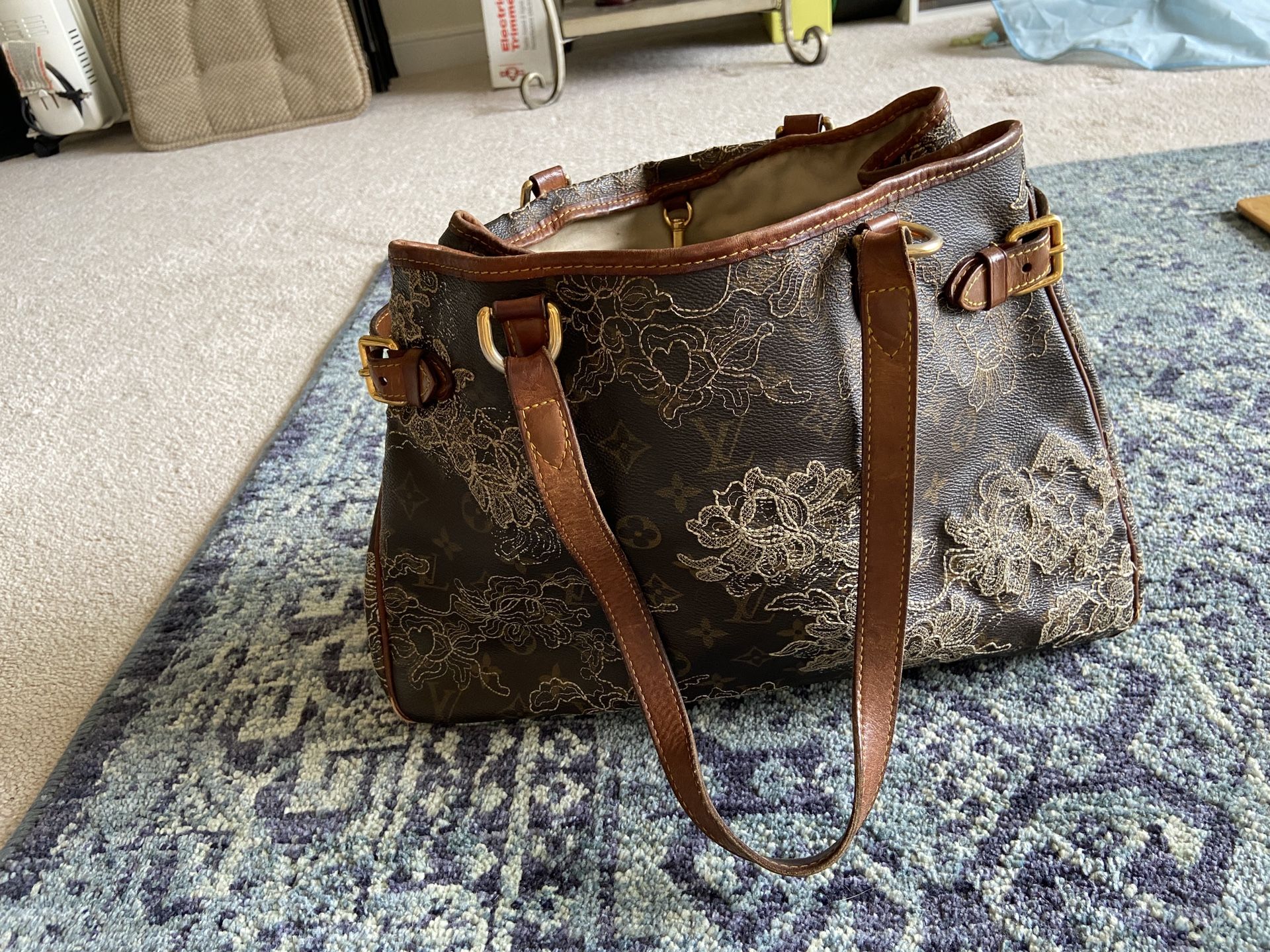 Unique Vintage LV Shoulder Bag