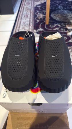 Nike mind men’s solar red  size 11