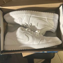 10.5 White Air Jordans