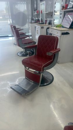 Red Diamond-Tufted Hydraulic Barber Chair