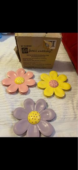 Decoración para recámara de niña .. muy bonita de home interios en buenas condiciones 3 sets