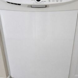 Frigidaire Dishwasher – Clean – Works Great