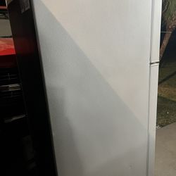 GE Refrigerator 
