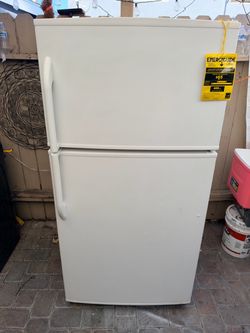 Apartment size fridge like New