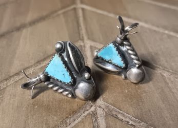 Vintage Navajo Squash Blossom Sterling Screwback Earrings