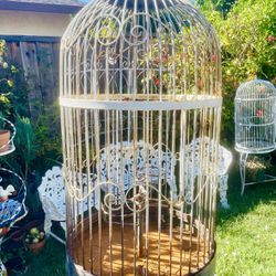 Big & Tall Birdcage - Some rust on the base, but still solid(good)