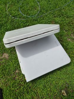 LIFETIME FOLDING TABLES.