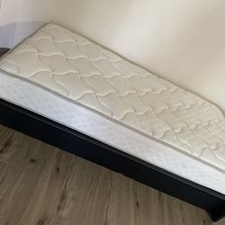 Twin Bed / Cama Individual 