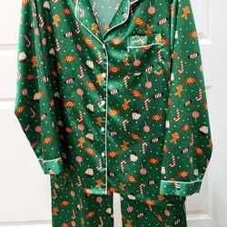 New Silk Christmas Pajamas size Woman's XL (roomie size)