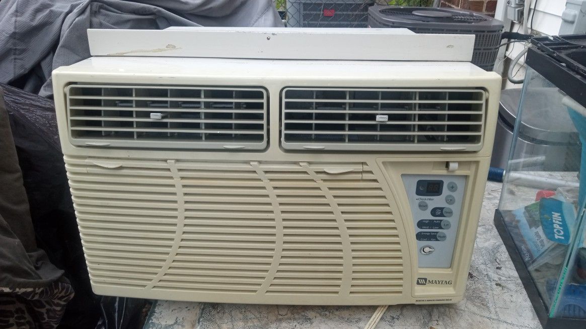 10000 BTU Window AC WORKS GREAT