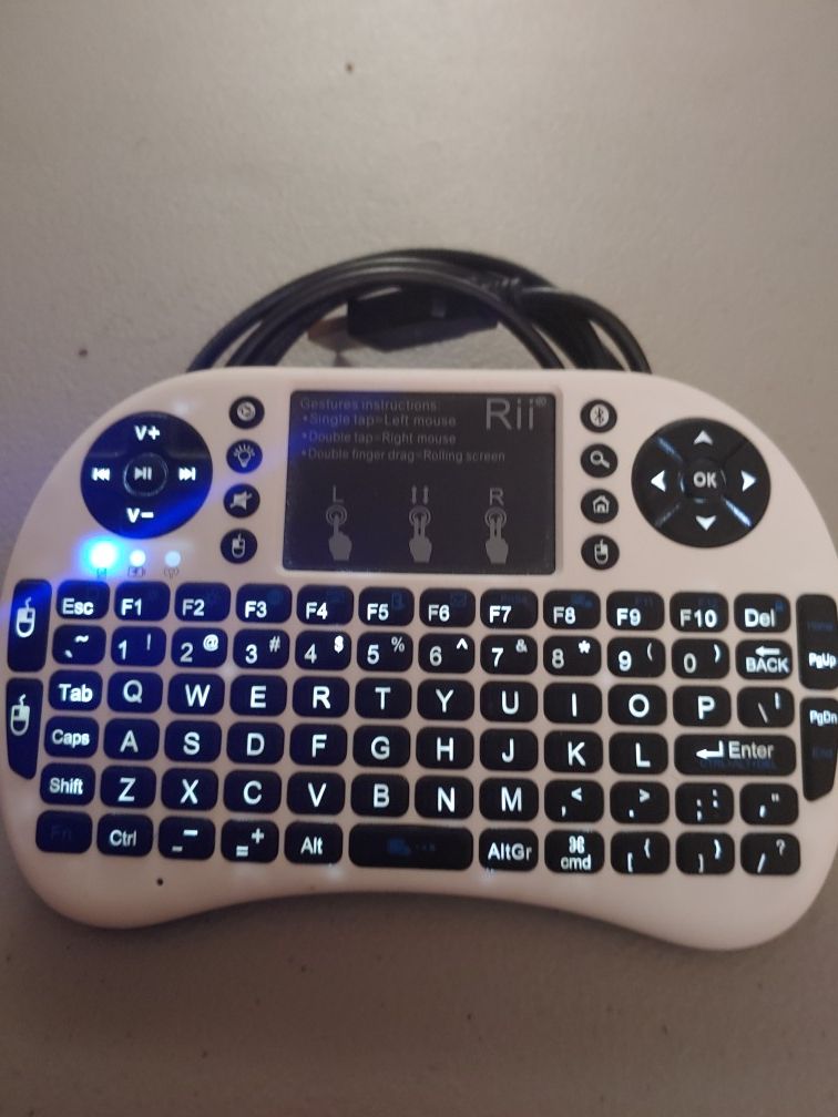 Mini wireless keyboard..backlit keyboard..usb/ bluetooth