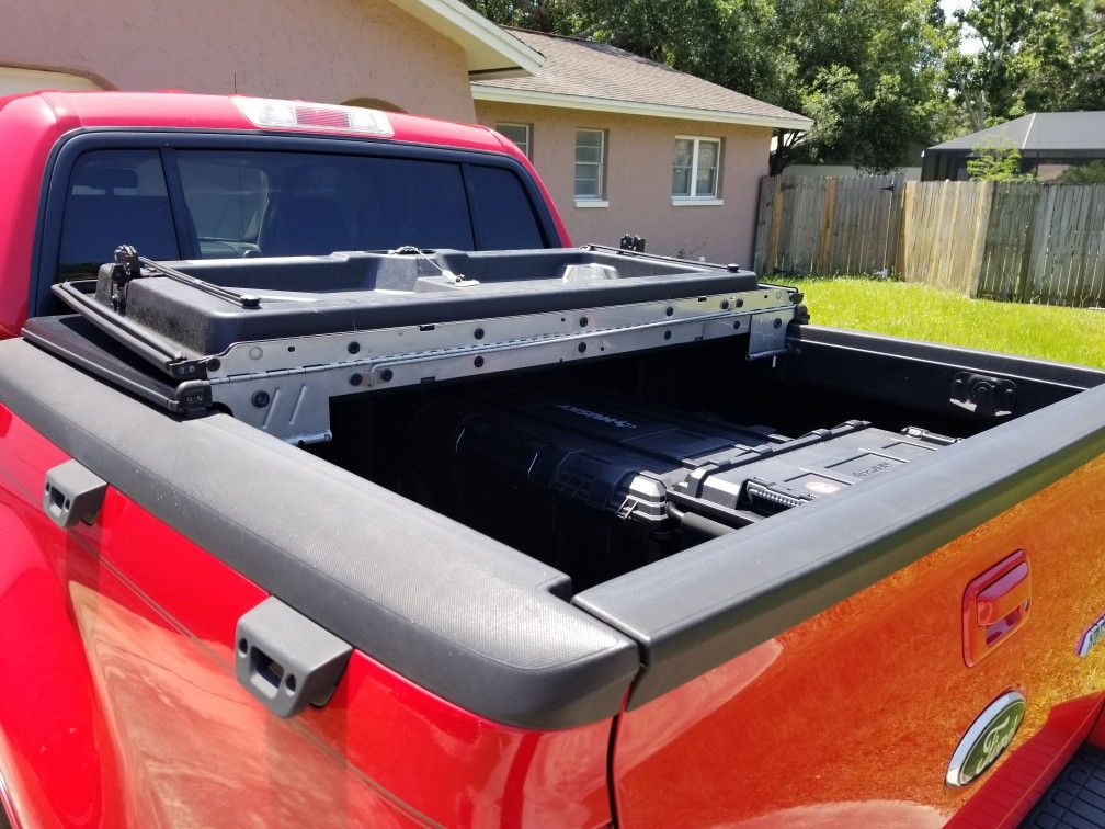 2010 Ford Sport Trac bed cover (OEM) for Sale in Seminole, FL OfferUp