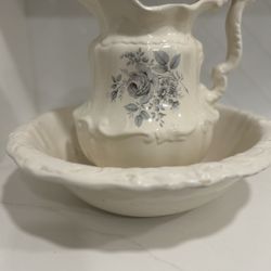 NEPTUNE MOLD PITCHER AND WASH BASIN 