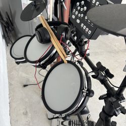 Drum Set Electric With Come Headphones beats Almost New Ones 