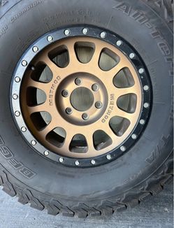 Method Beadlock Wheel with BFG KO2 35x12.50R17LT Tire