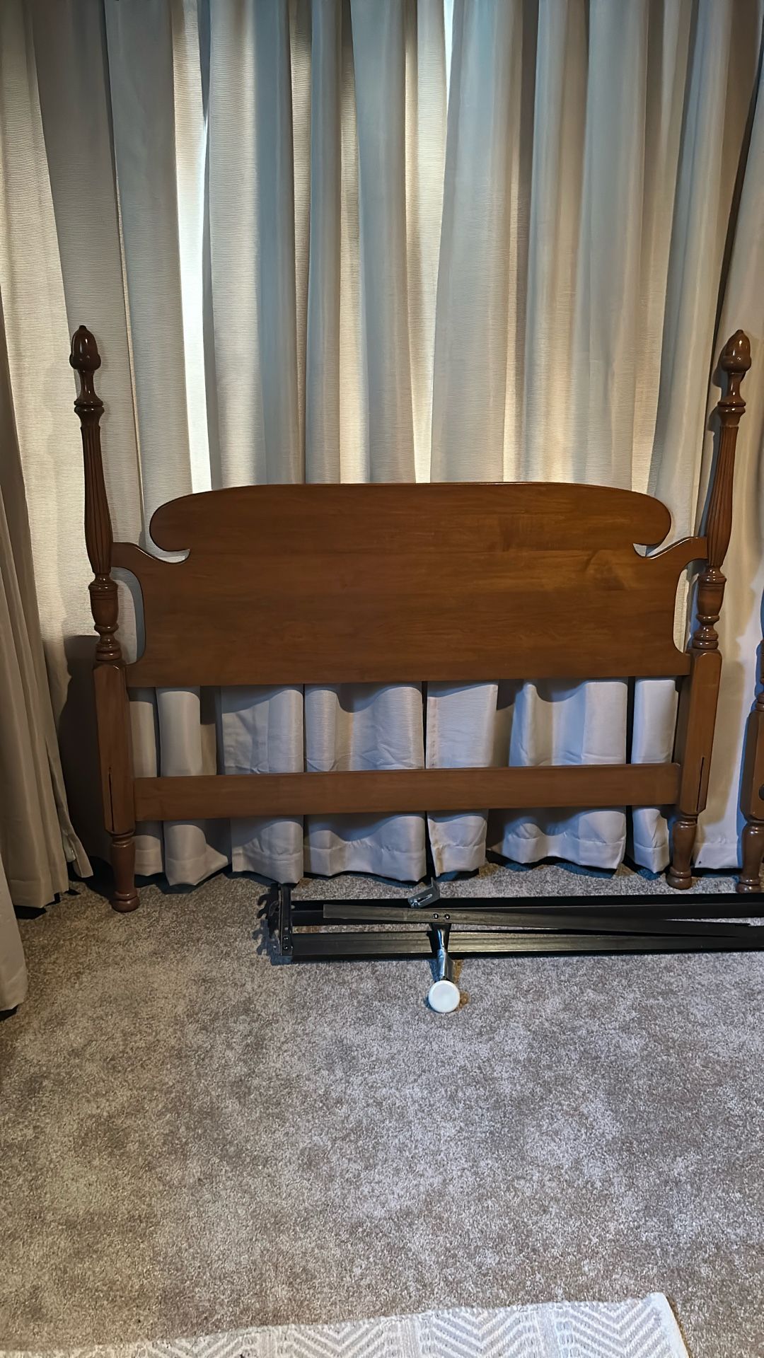 Ethan Allen Heritage Collection Queen Bed Frame with Acorn Posts, Queen/full Bed Farm