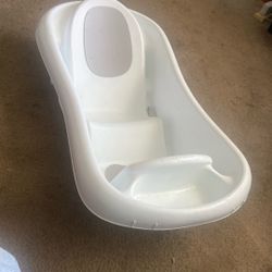 Baby Tub. Price 5$.  Pick Up  E. 72.  and Grand View. E.  Tacoma 