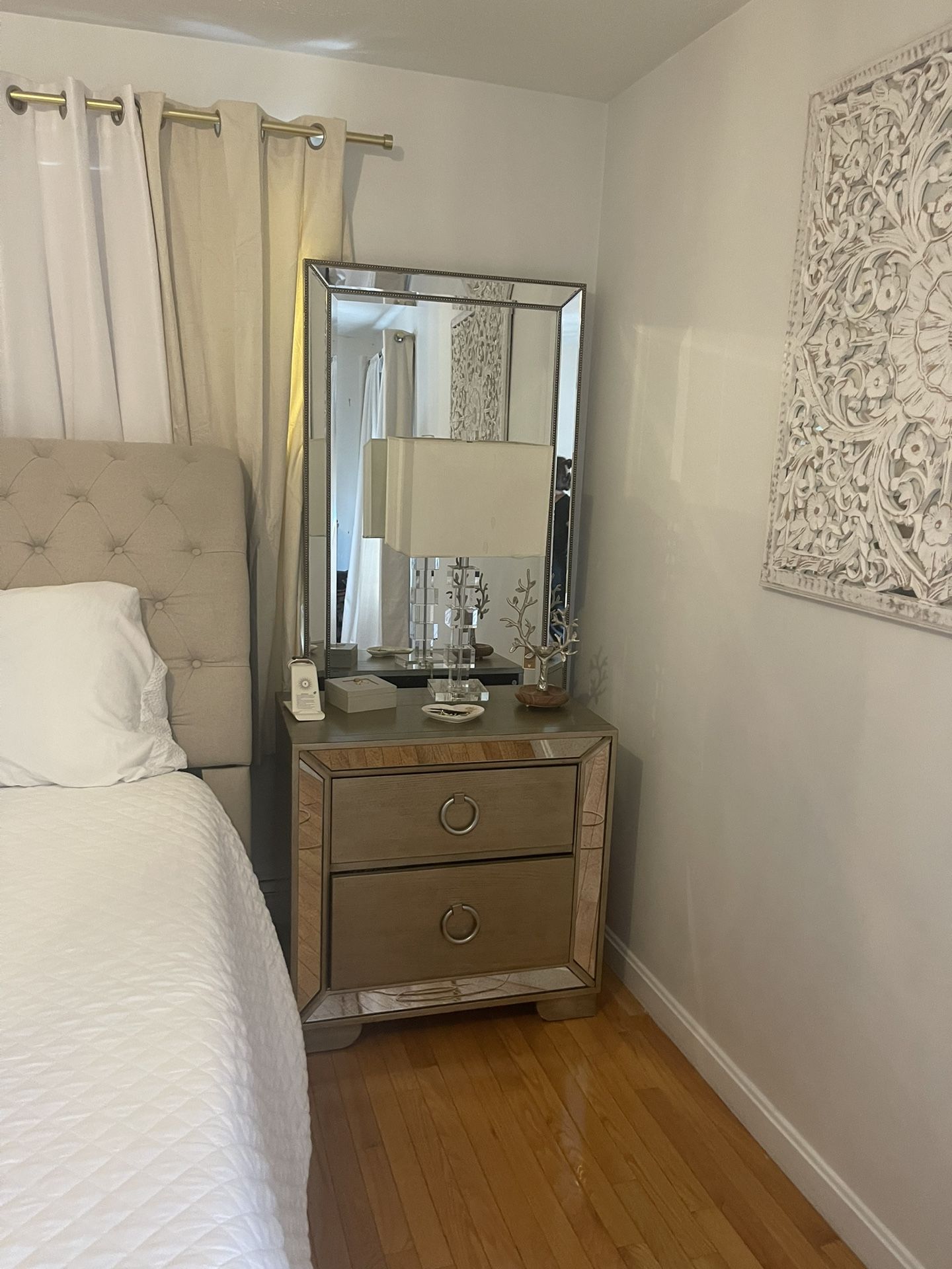 Beautiful Set Of Night Stand With Mirrors