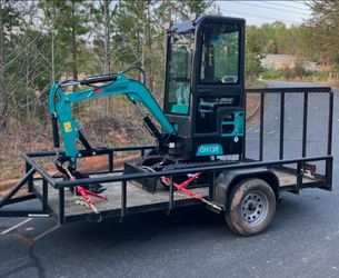 QH13R Mini Excavator with Enclosed Cab
