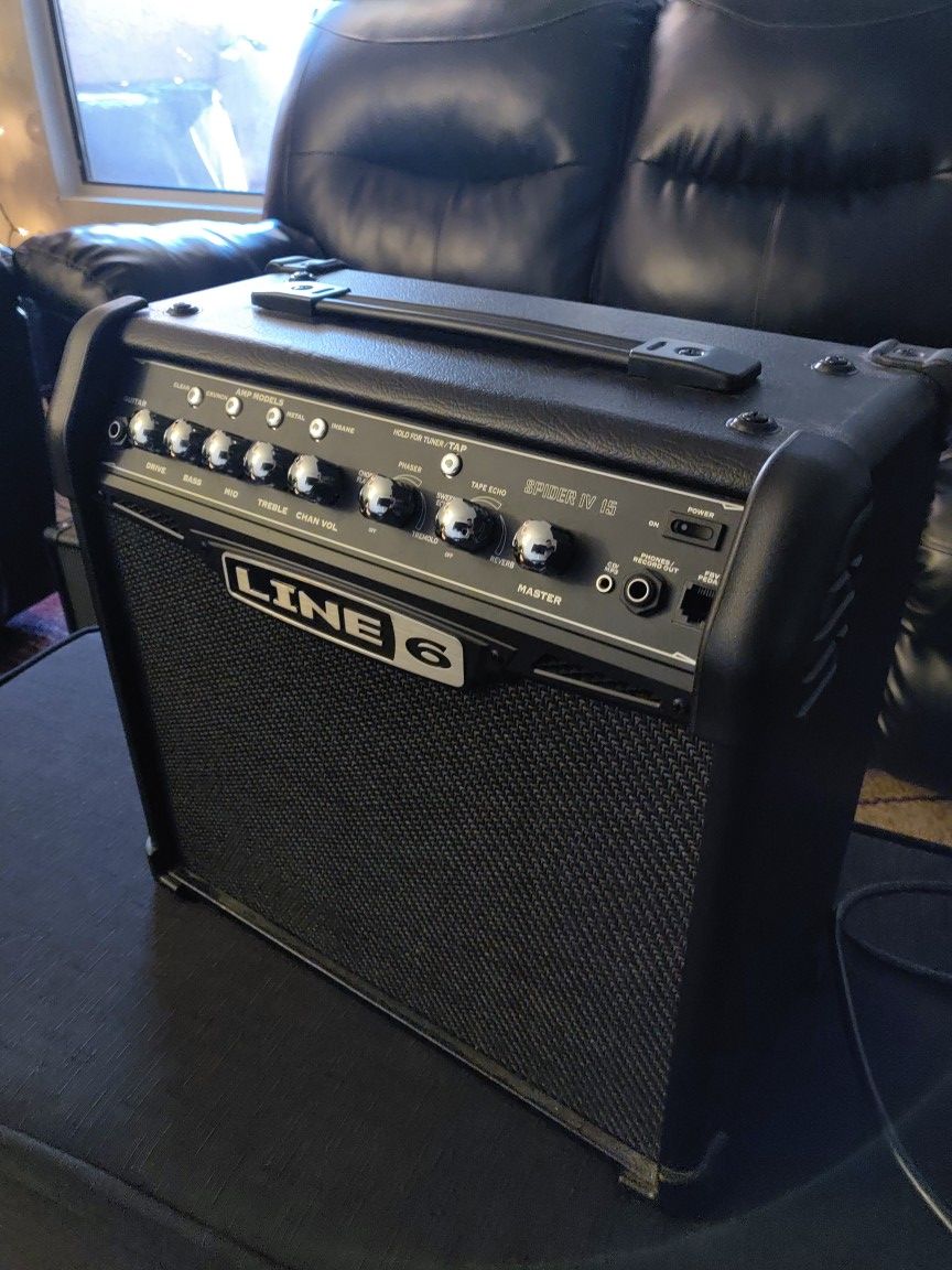 Line 6 Spider IV Guitar Amplifier - 15 watt