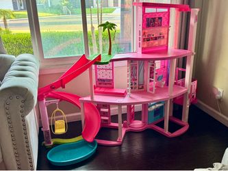Barbie Dream House package