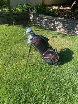 Low Priced Juniors (Age 7-12) Complete 8 Golf Club Set W/ Bag