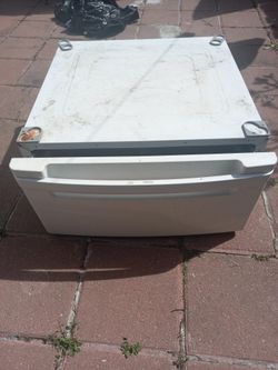 Used White  Pedastal 