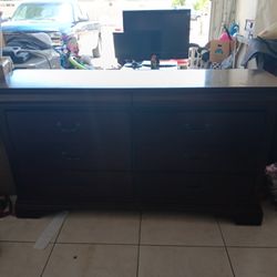 Dresser With Matching Mirror