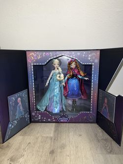 D23 Expo 2022 Frozen Anna & Elsa Collector Doll Set