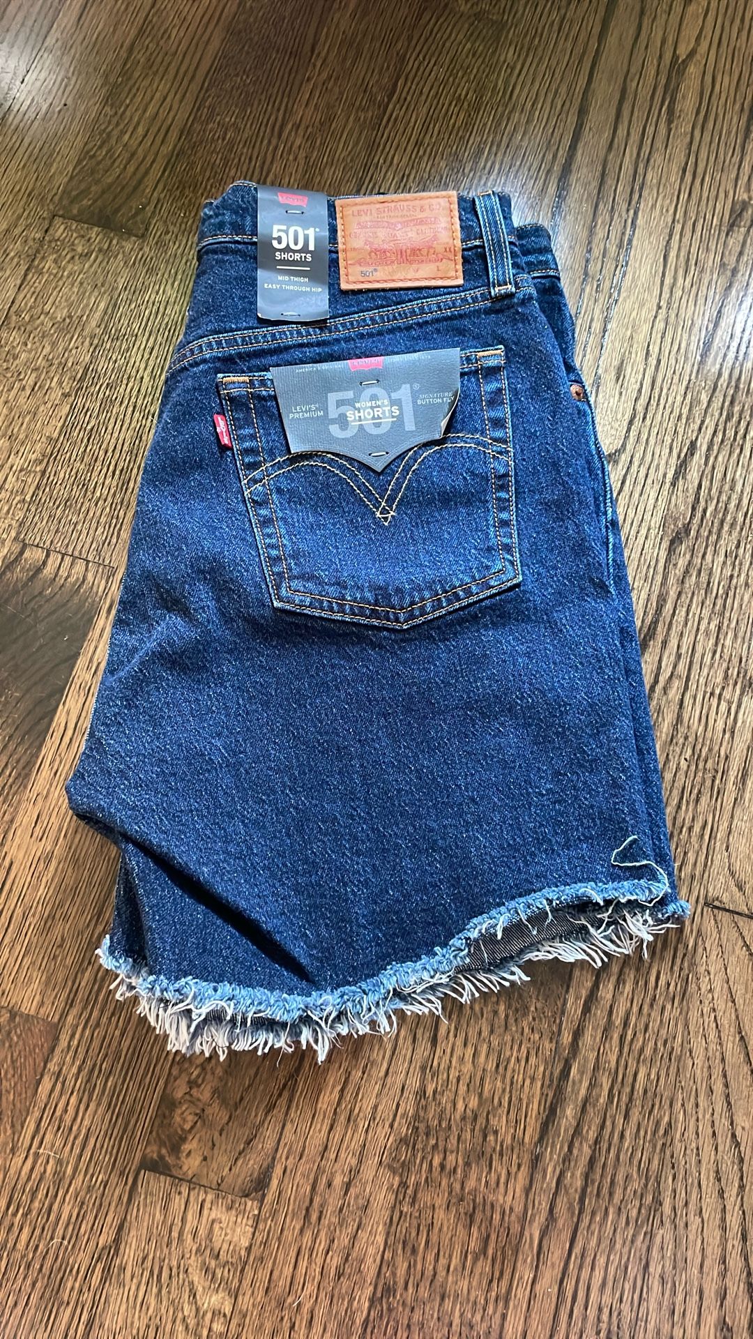Levis Women Shorts Please Read The Description