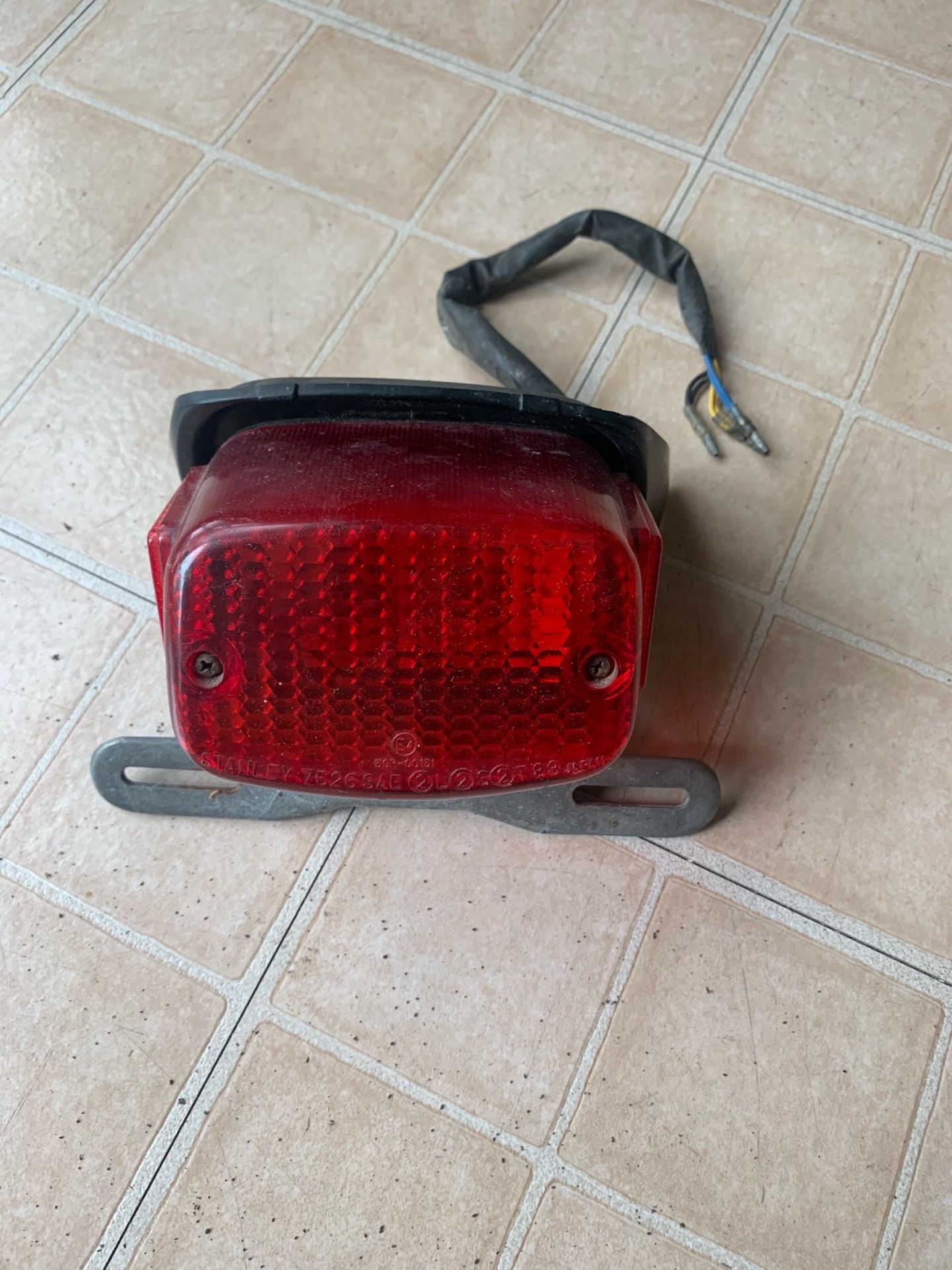 1985 yamaha fz750 tail light