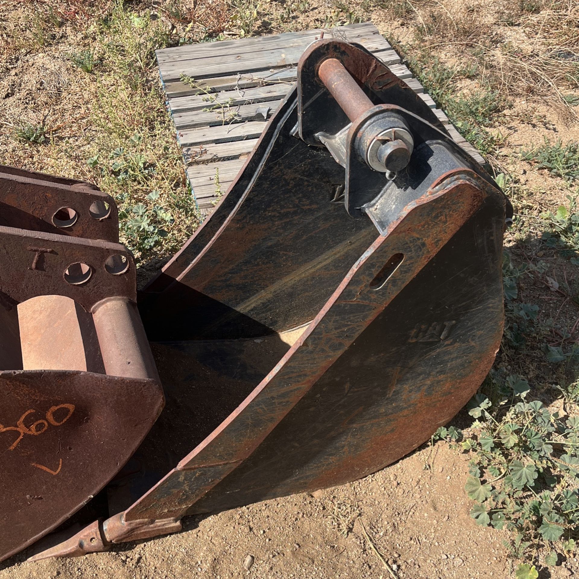 24” Tractor Bucket