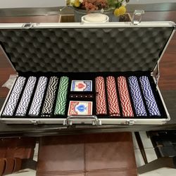 500-piece poker chip set housed in an aluminum carrying case