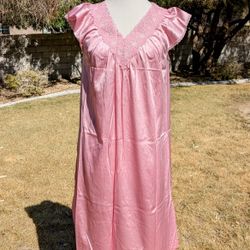 Vintage 1980s Vanity Fair Rose Pink Nylon Pullover Slip USA Nightgown w/Lace EUC