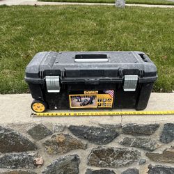 DeWALT 28-Inch 12-Gallon Rolling Tool Box 