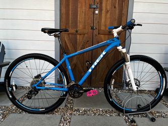18.5” Trek Xcaliber 8 29er Mountain Bike With Hydraulic Brakes