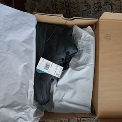 New Reebok Royal Black 9.5