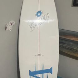 Surf / Surfboard 