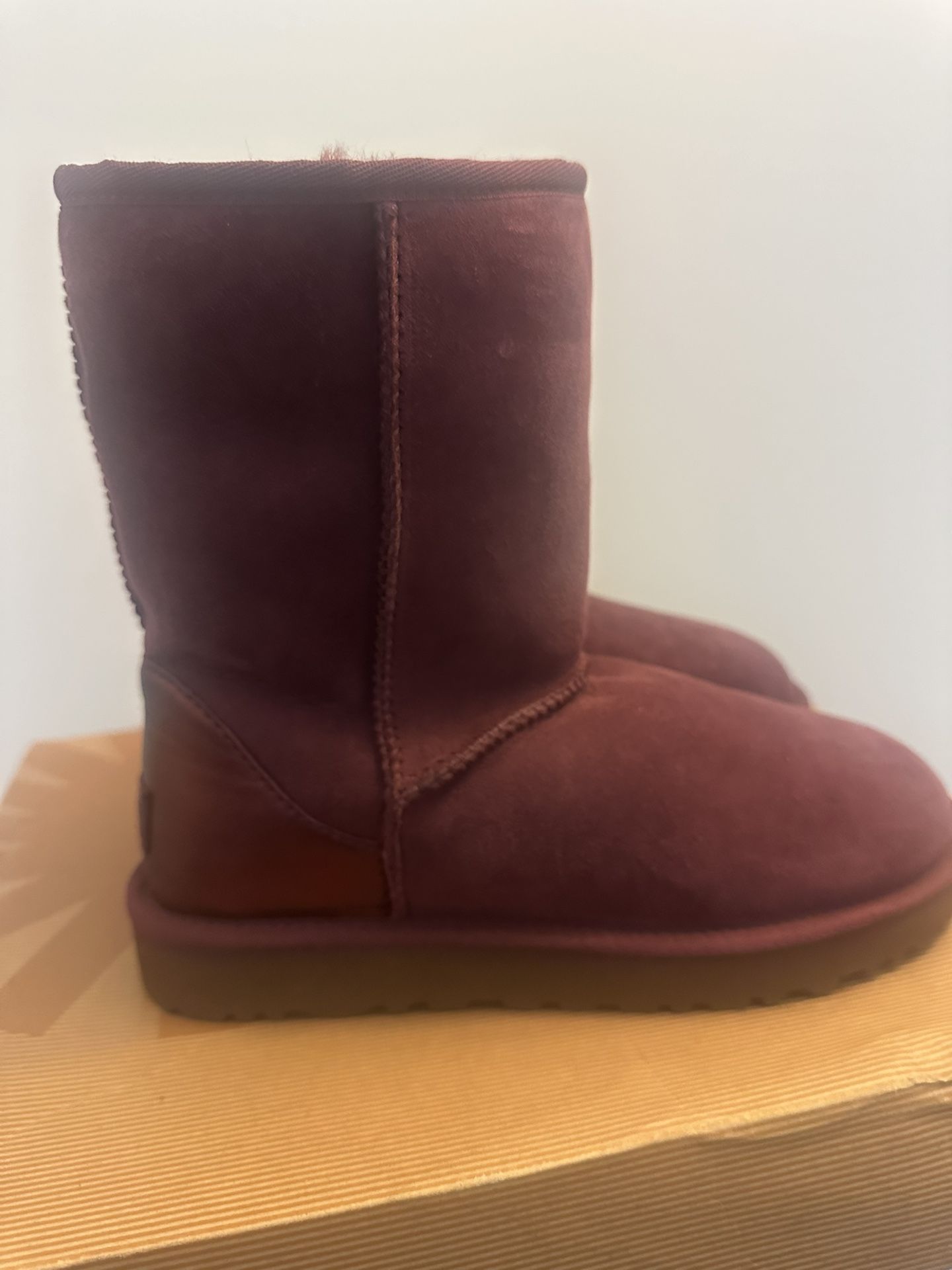 UGGS Classic Short II Women’s Metallic Maroon NEW