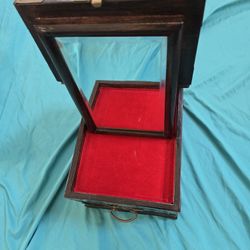 ANTIQUE TRAVEL VANITY JEWELRY BOX.