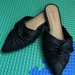 Womens Flats Size 10 