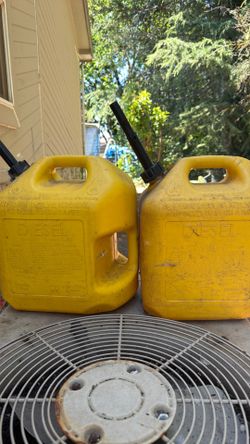 Vendo 3 contenedor para diésel son de 5 galones son usados